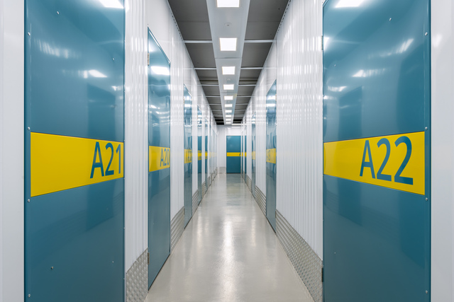 Hublibox Spreitenbach – Flur-Perspektive mit türkisen Türen A21 A22